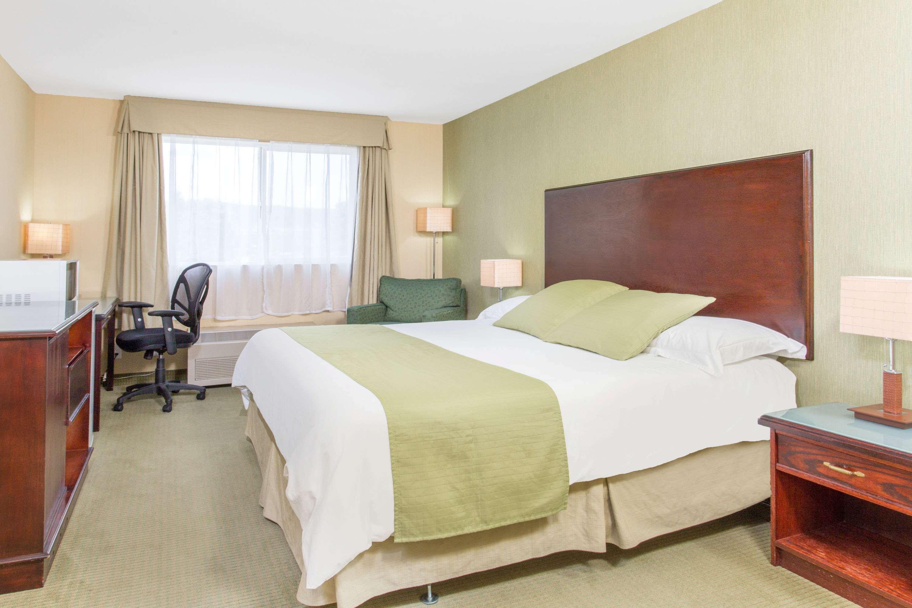Ramada By Wyndham Williams Lake Exterior foto
