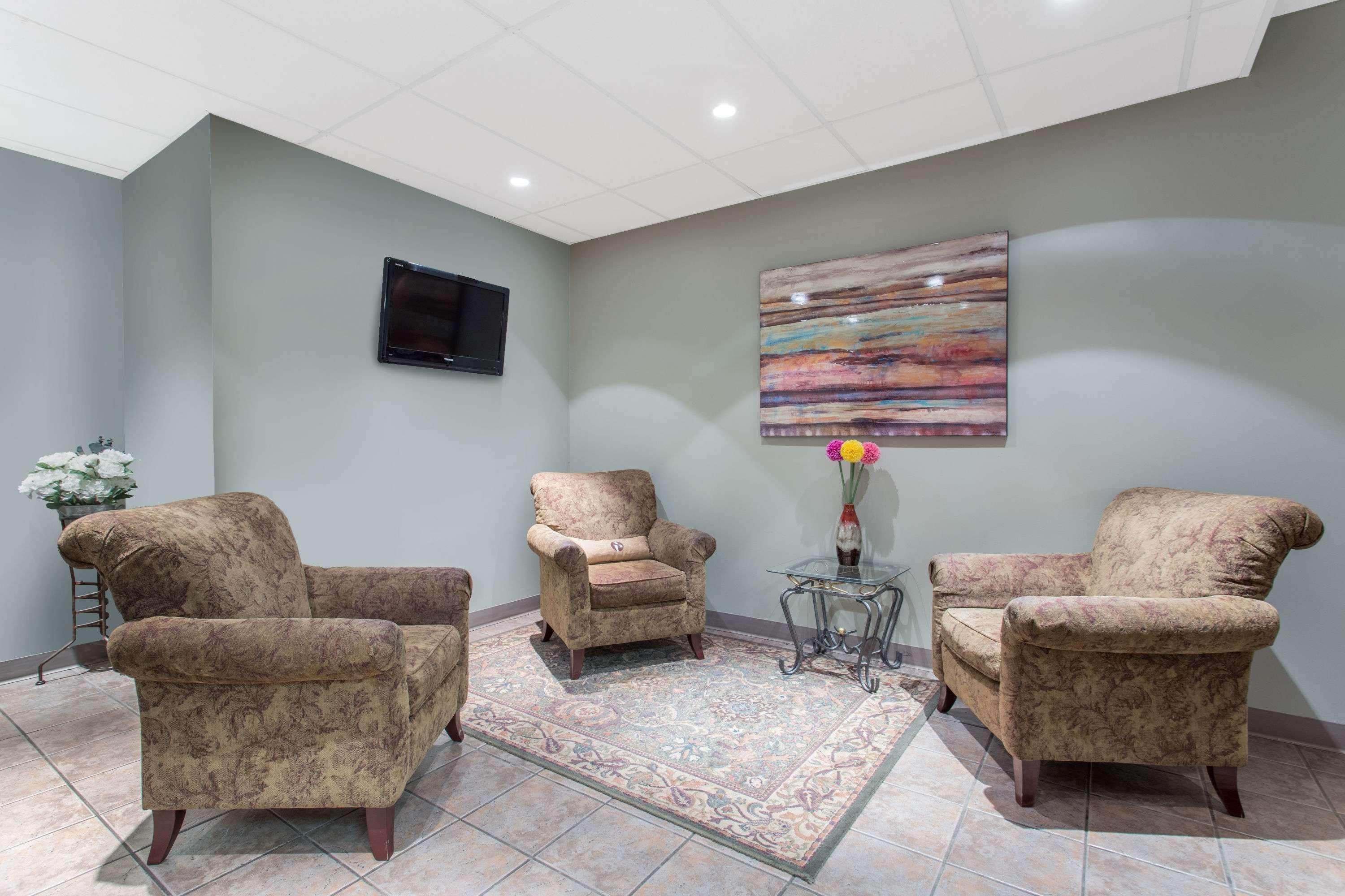 Ramada By Wyndham Williams Lake Exterior foto