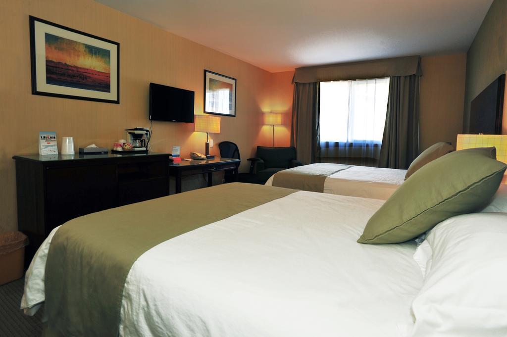 Ramada By Wyndham Williams Lake Exterior foto