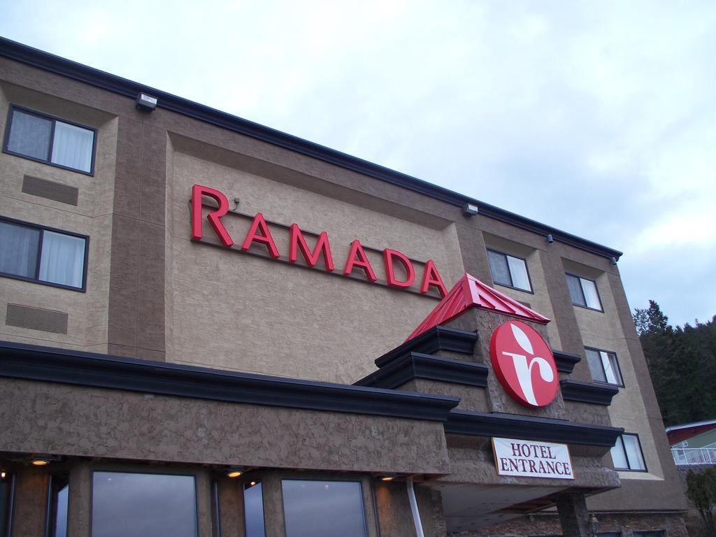 Ramada By Wyndham Williams Lake Exterior foto